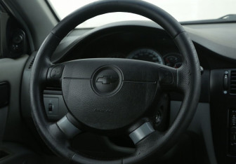 Подержанный автомобиль Chevrolet Lacetti Sedan 2011 года (16 фото)