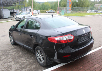 Подержанный автомобиль Renault Fluence 2011 года (5 фото)