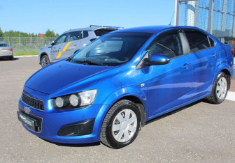 Подержанный автомобиль Chevrolet Aveo Sedan 2012 года (3 фото)