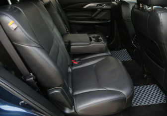 Подержанный автомобиль Mazda CX-9 2018 года (13 фото)