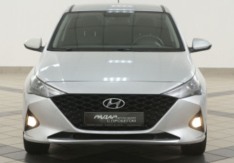 Подержанный автомобиль Hyundai Solaris Sedan 2021 года (6 фото)