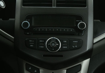 Подержанный автомобиль Chevrolet Aveo Sedan 2012 года (13 фото)