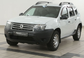 Подержанный автомобиль Renault Duster 2013 года (8 фото)