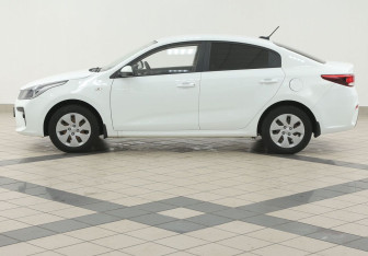 Подержанный автомобиль Kia Rio Sedan 2018 года (7 фото)