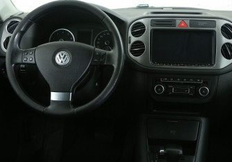 Подержанный автомобиль Volkswagen Tiguan 2010 года (19 фото)