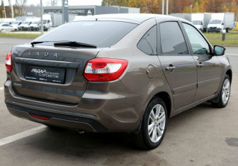 Подержанный автомобиль LADA (ВАЗ) Granta Liftback 2018 года (6 фото)