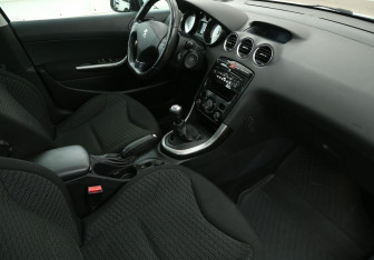 Подержанный автомобиль Peugeot 308 Hatchback 2012 года (9 фото)