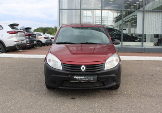Подержанный автомобиль Renault Sandero 2013 года (2 фото)