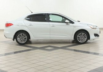 Подержанный автомобиль Citroen C4 Sedan 2013 года (5 фото)