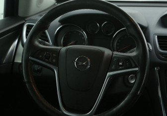 Подержанный автомобиль Opel Mokka 2013 года (16 фото)