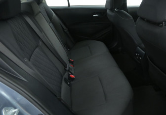 Подержанный автомобиль Toyota Corolla Sedan 2019 года (11 фото)