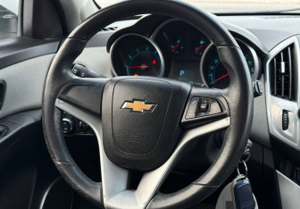 Подержанный автомобиль Chevrolet Cruze Hatchback 2014 года (12 фото)