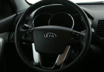 Подержанный автомобиль Kia Sorento 2010 года (16 фото)