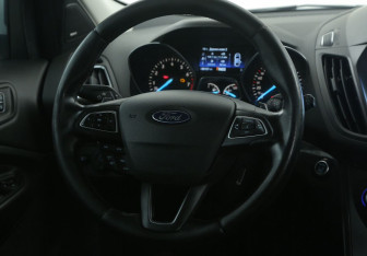 Подержанный автомобиль Ford Kuga 2017 года (16 фото)