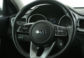 Подержанный автомобиль Kia Ceed Hatchback 2018 года (16 фото)