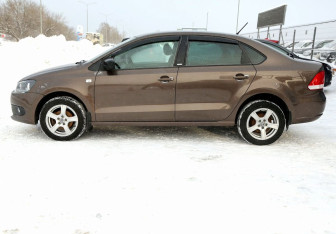 Подержанный автомобиль Volkswagen Polo Sedan 2014 года (8 фото)
