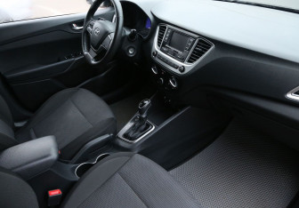 Подержанный автомобиль Hyundai Solaris Sedan 2021 года (10 фото)