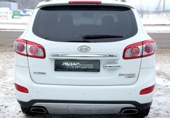 Подержанный автомобиль Hyundai Santa Fe 2011 года (5 фото)