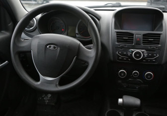 Подержанный автомобиль LADA (ВАЗ) Kalina Hatchback 2013 года (14 фото)