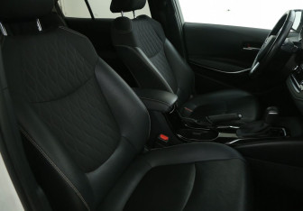 Подержанный автомобиль Toyota Corolla Sedan 2019 года (10 фото)