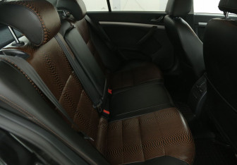 Подержанный автомобиль Skoda Octavia Liftback 2010 года (11 фото)