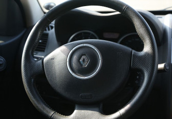 Подержанный автомобиль Renault Megane Sedan 2008 года (16 фото)