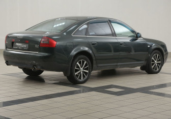 Подержанный автомобиль Audi A6 Sedan 2002 года (4 фото)
