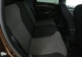 Подержанный автомобиль Renault Duster 2015 года (11 фото)