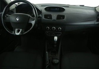 Подержанный автомобиль Renault Fluence 2012 года (12 фото)