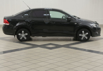 Подержанный автомобиль Volkswagen Polo Sedan 2012 года (5 фото)