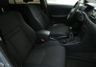 Подержанный автомобиль Toyota Corolla Sedan 2006 года (10 фото)