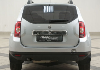 Подержанный автомобиль Renault Duster 2015 года (3 фото)