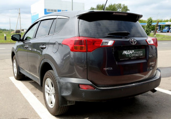 Подержанный автомобиль Toyota RAV4 2013 года (4 фото)