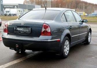 Подержанный автомобиль Volkswagen Passat Sedan 2003 года (6 фото)