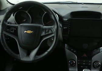 Подержанный автомобиль Chevrolet Cruze Sedan 2011 года (14 фото)