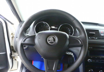 Подержанный автомобиль Skoda Yeti 2014 года (9 фото)