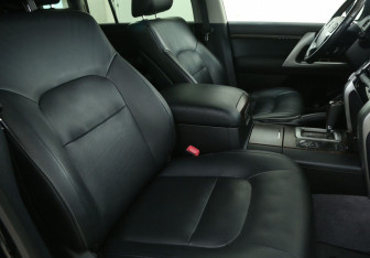 Подержанный автомобиль Toyota Land Cruiser Suv 2013 года (11 фото)