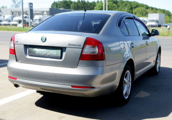 Подержанный автомобиль Skoda Octavia Liftback 2011 года (6 фото)