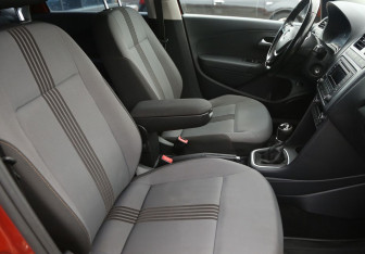 Подержанный автомобиль Volkswagen Polo Sedan 2016 года (10 фото)
