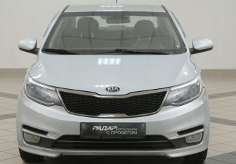 Подержанный автомобиль Kia Rio Sedan 2015 года (6 фото)
