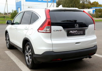 Подержанный автомобиль Honda CR-V 2014 года (4 фото)