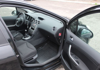 Подержанный автомобиль Peugeot 308 Wagon 2008 года (9 фото)