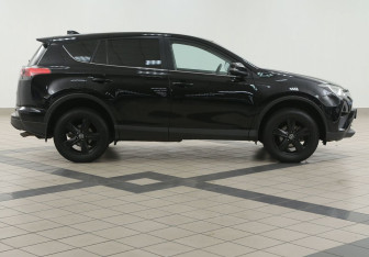 Подержанный автомобиль Toyota RAV4 2018 года (5 фото)
