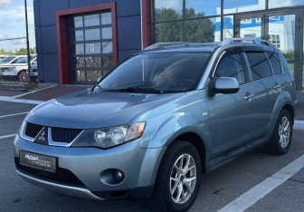 Подержанный автомобиль Mitsubishi Outlander 2008 года (8 фото)