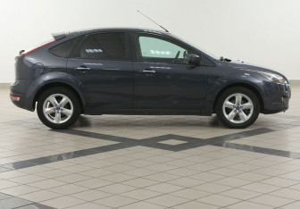 Подержанный автомобиль Ford Focus Hatchback 2011 года (5 фото)