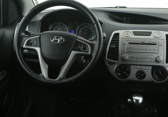 Подержанный автомобиль Hyundai i20 2010 года (14 фото)