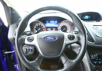 Подержанный автомобиль Ford Kuga 2016 года (8 фото)
