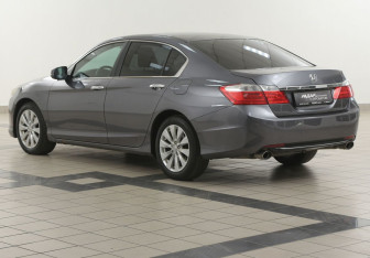 Подержанный автомобиль Honda Accord Sedan 2013 года (2 фото)