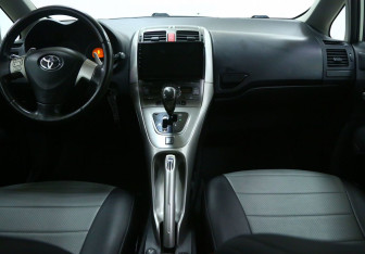 Подержанный автомобиль Toyota Auris Hatchback 2008 года (8 фото)