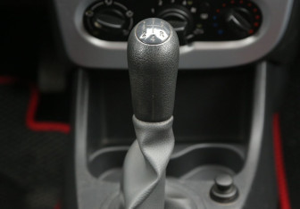 Подержанный автомобиль Renault Logan Sedan 2013 года (13 фото)